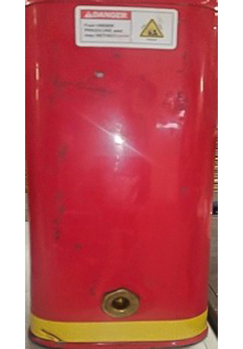 Fuel tank with front port